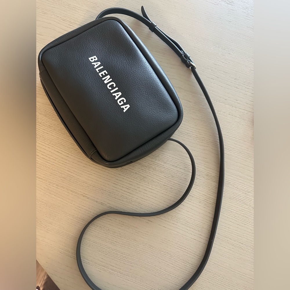 Balenciaga everyday medium camera bag gray